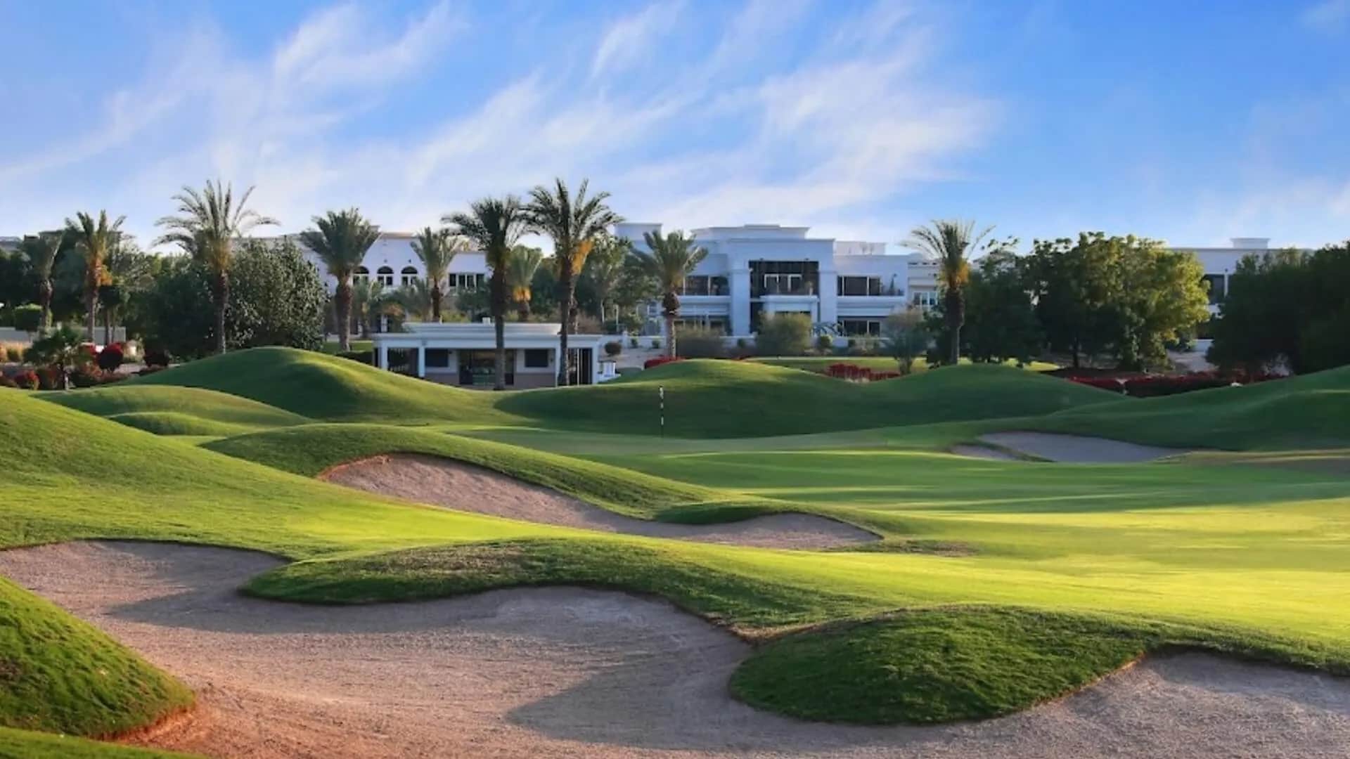 Top Luxury Villas for Sale in Emirates Hills: A Buyer’s Guide
