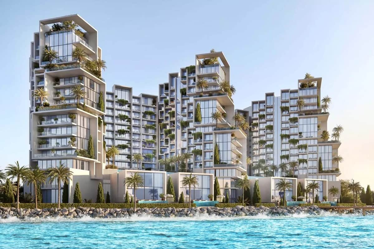 مجمع سكني فاخر مع مسبح وملعب للأطفال